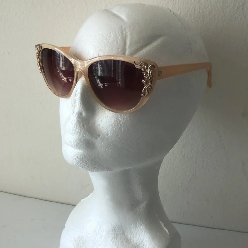 H&M Pair Plastic Sunglasses Beige 3D Applique on Frame VTG
